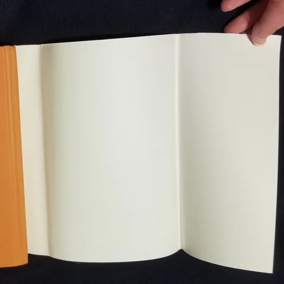 VGUC A Hiss Before Dying Mrs. Murphy mystery hardcover - Picture 8 of 11